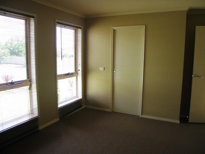 8 BUTTERWORTH PLACE, Wodonga VIC 3690