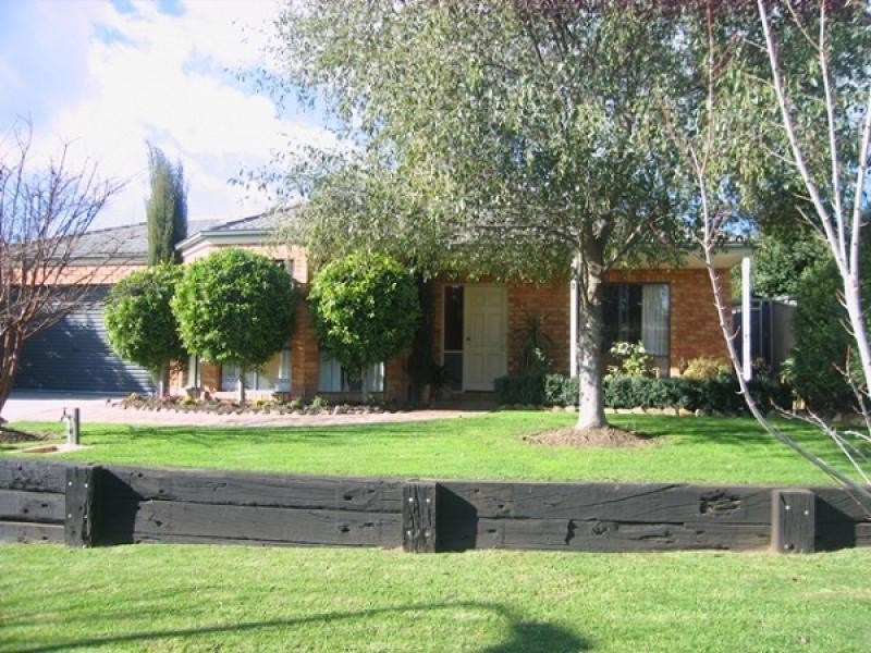 2 BRASSIE STREET, Wodonga VIC 3690