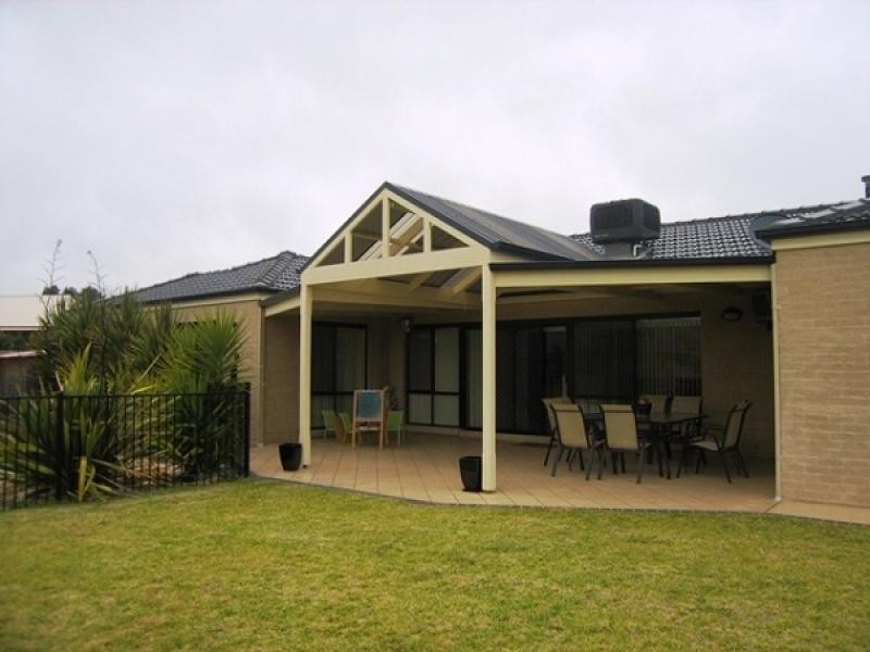 18 Parkfield Drive, Wodonga VIC 3690