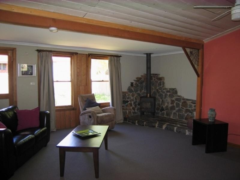 8 Main Street, Chiltern VIC 3683