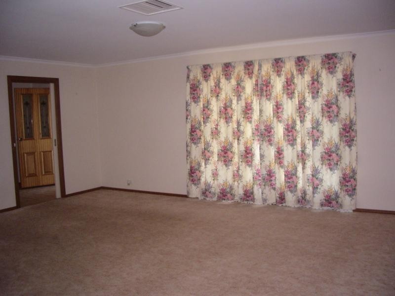 144 DeKerrileau Dr, Wodonga VIC 3690