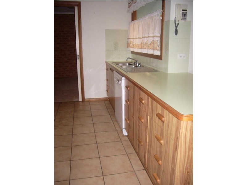 144 DeKerrileau Dr, Wodonga VIC 3690