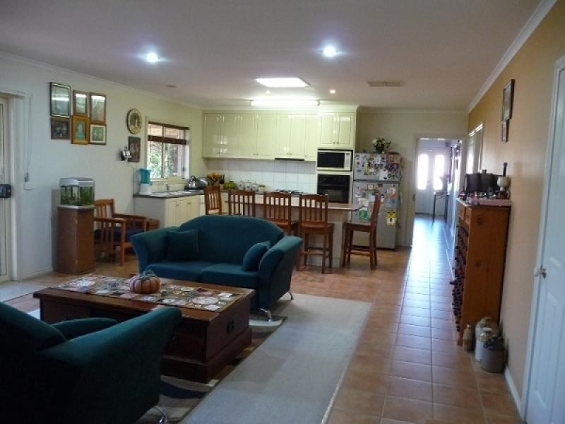 2 Avondale Drive, Wodonga VIC 3690