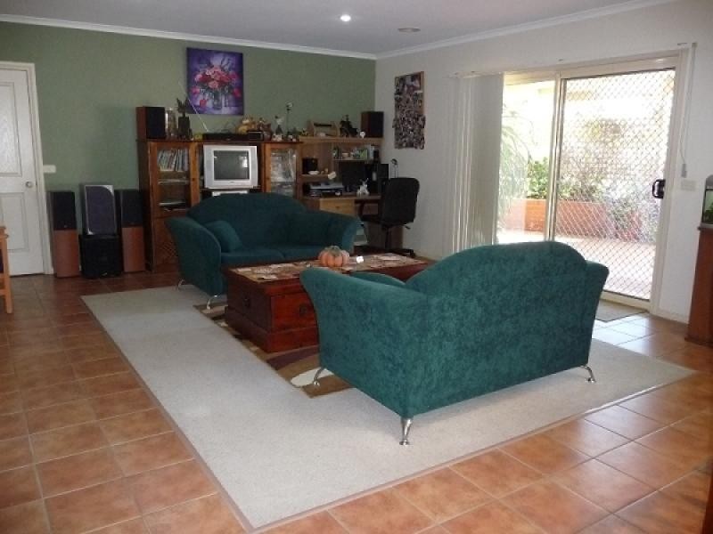 2 Avondale Drive, Wodonga VIC 3690