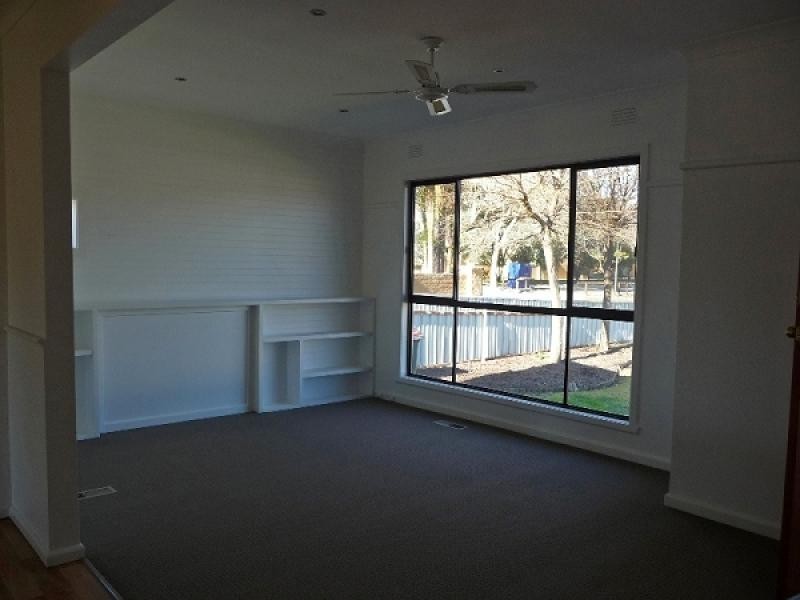 8 Mark Street, Wodonga VIC 3690