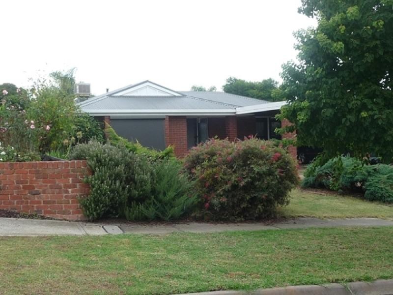 1 Falcon Circuit, Wodonga VIC 3690