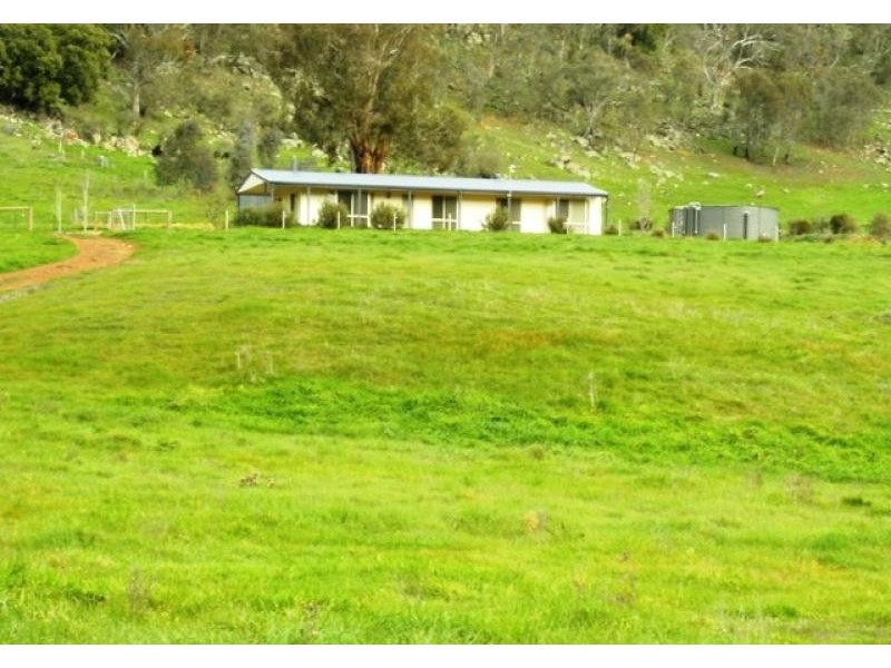 9696 Murray River Road, Walwa VIC 3709