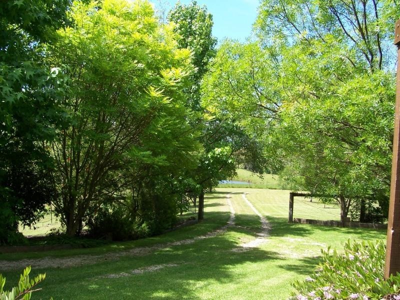 141 BESLEY LANE, Kergunyah VIC 3691