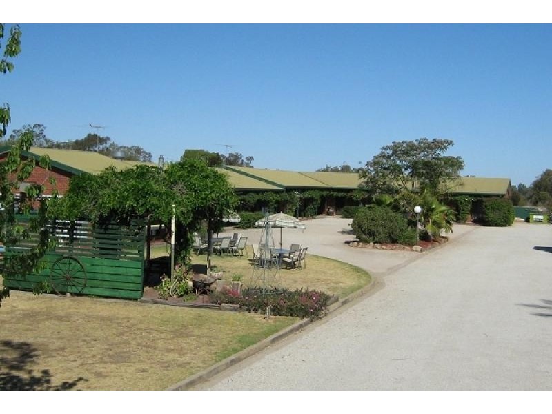 330 Honour Avenue, Corowa NSW 2646