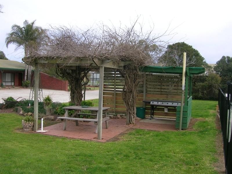 330 Honour Avenue, Corowa NSW 2646