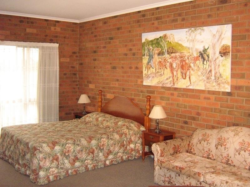 330 Honour Avenue, Corowa NSW 2646