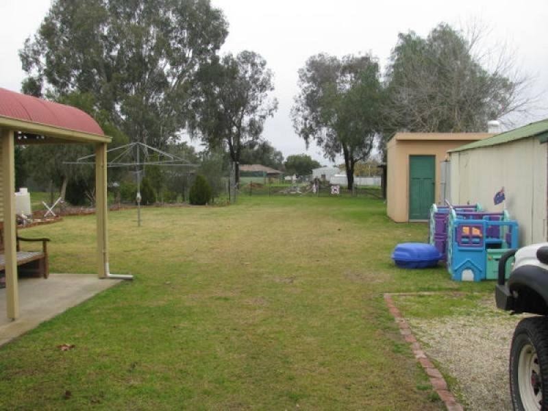 10 Victoria Street, Howlong NSW 2643