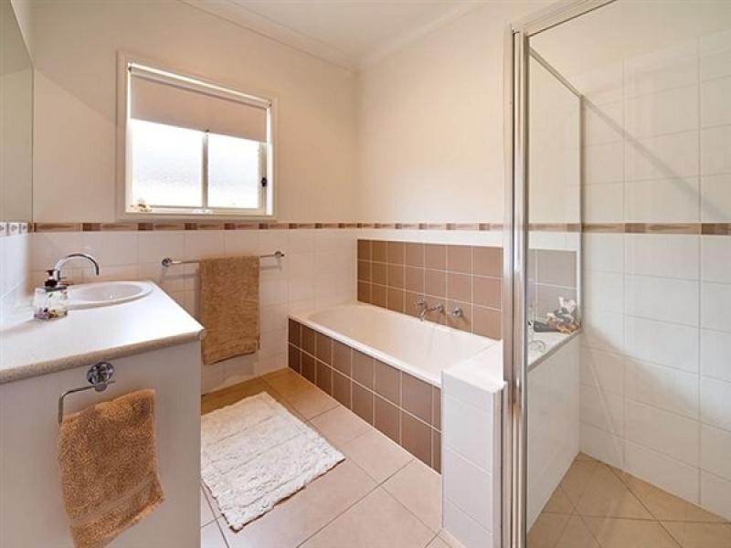 103 Hume Street, Howlong NSW 2643
