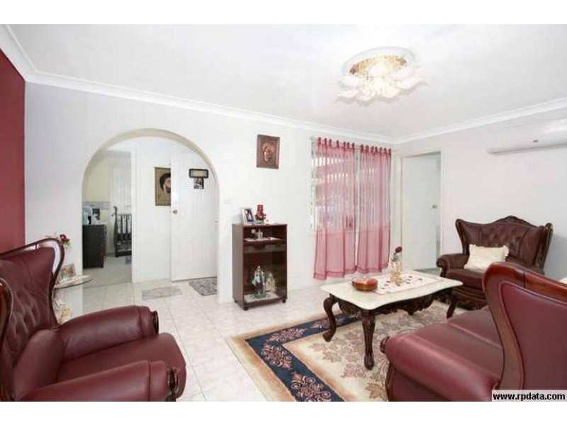 4 AMBROSE ST, Glendenning NSW 2761