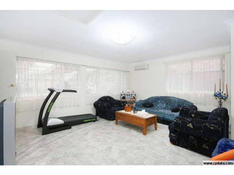 4 AMBROSE ST, Glendenning NSW 2761