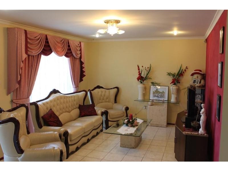 2 Lapwing Way, Plumpton NSW 2761