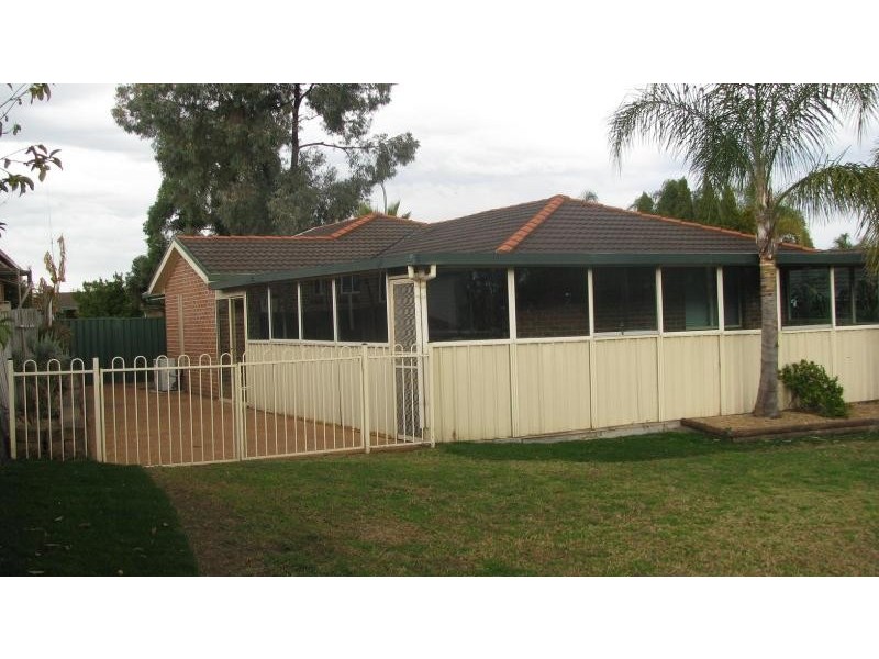 4 Gale Place, Oakhurst NSW 2761