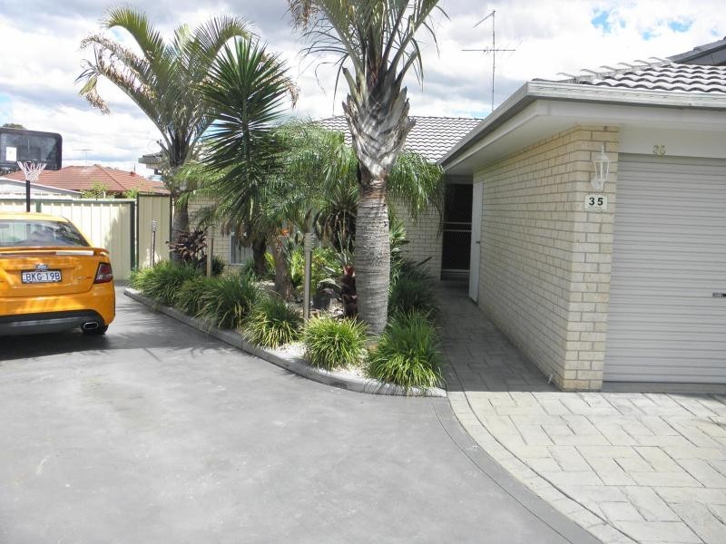 35 Willow Grove, Plumpton NSW 2761