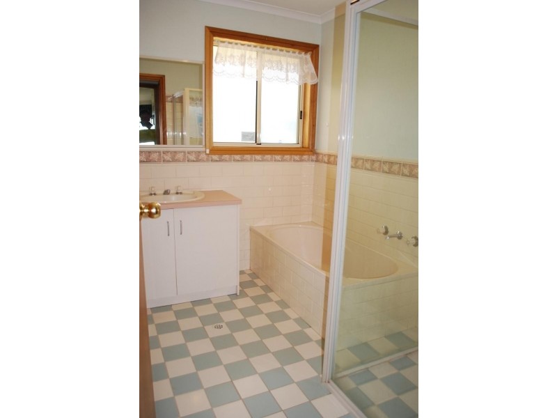 27 Sinclair Street, Mount Gambier SA 5290