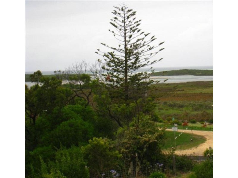 4 Maroochy Drive, Nelson VIC 3292