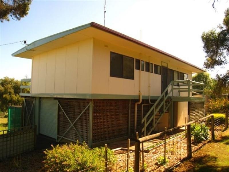 4 Maroochy Drive, Nelson VIC 3292
