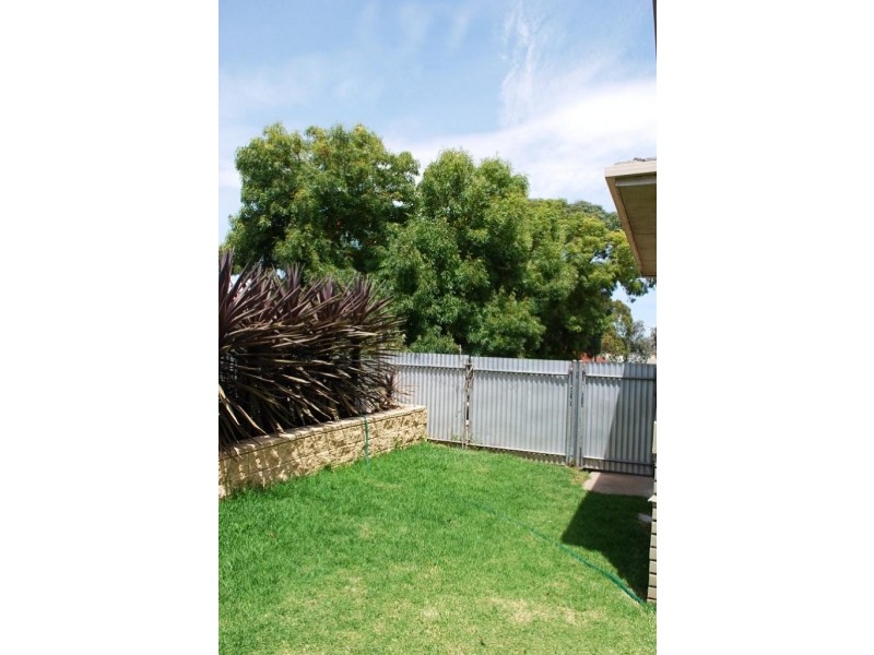 16 Sinclair Street, Mount Gambier SA 5290