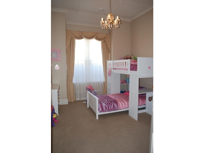 17 Gwendoline Street, Mount Gambier SA 5290