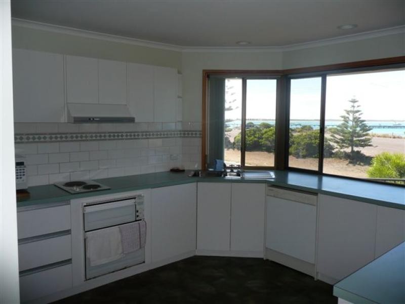 28 Beach Road, Beachport SA 5280