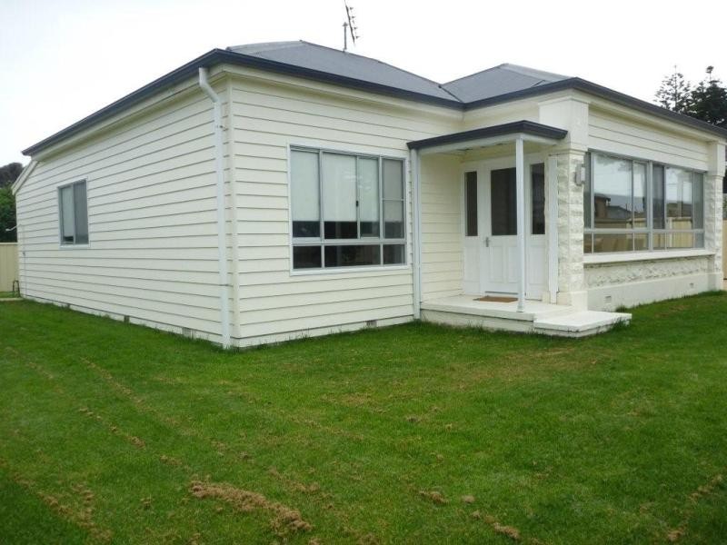 2 Lanky Street, Beachport SA 5280