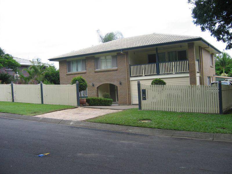 8 GLEASON STREET, Mcdowall QLD 4053