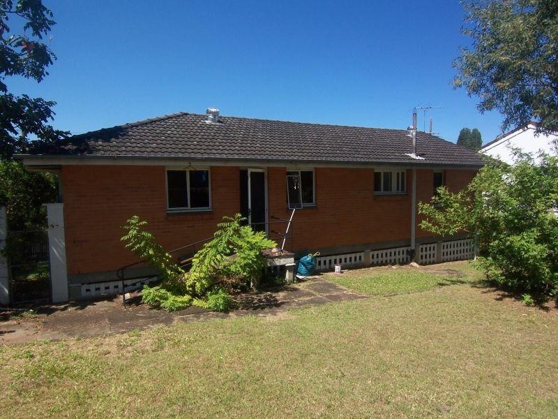 12 CHUTER STREET, Stafford Heights QLD 4053