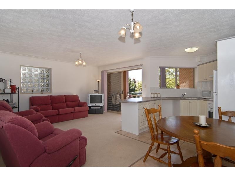 Unit 2/24 Terrace Street, Newmarket QLD 4051