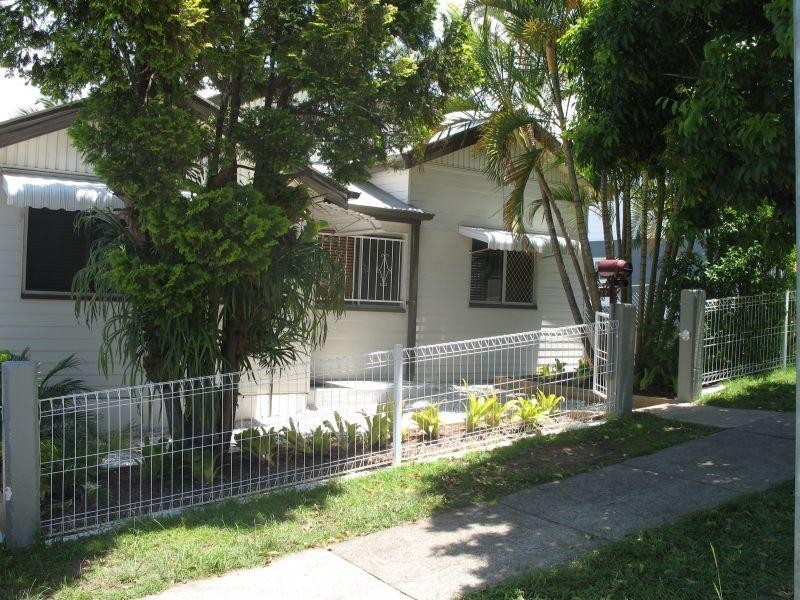 32 Camden Street, Albion QLD 4822