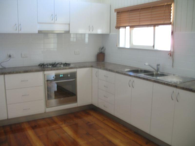 32 Camden Street, Albion QLD 4822