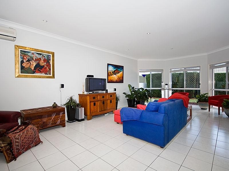 16 Hoop Pine Place, Bridgeman Downs QLD 4035
