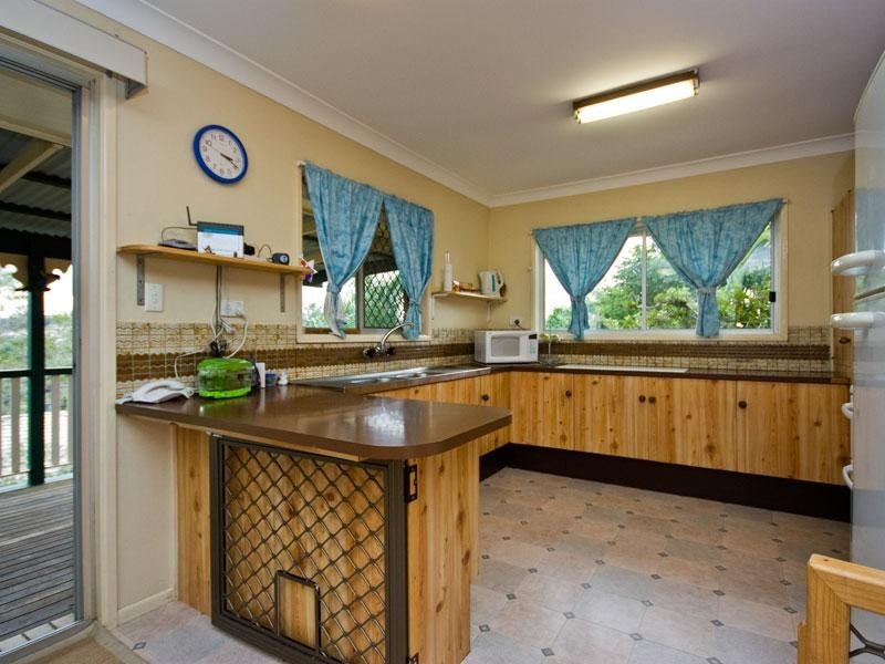 1136 South Pine Road, Arana Hills QLD 4054
