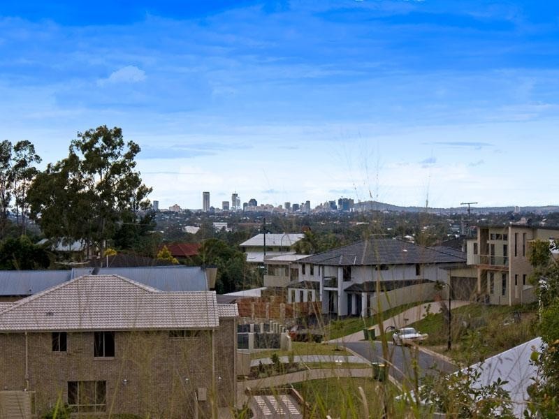 1136 South Pine Road, Arana Hills QLD 4054