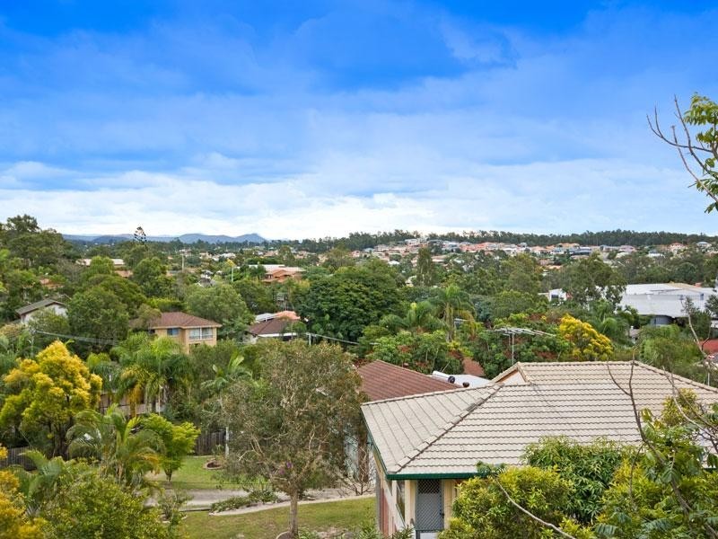 1136 South Pine Road, Arana Hills QLD 4054