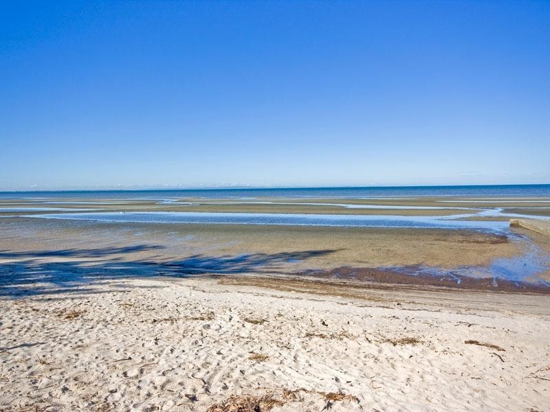6 Phillip Street, Beachmere QLD 4510
