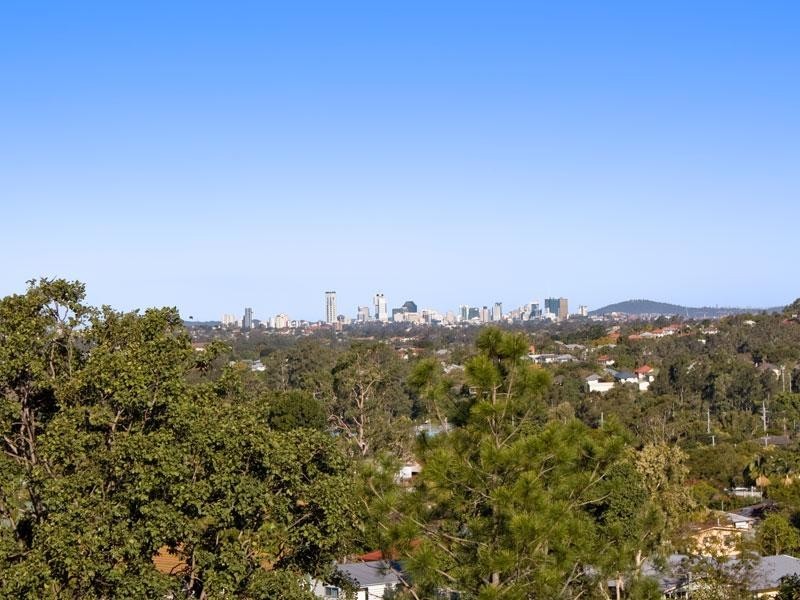 31 Plucks Road, Arana Hills QLD 4054