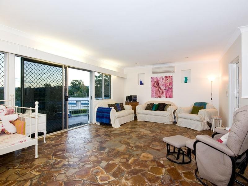 15 Penambul Crescent, Ferny Hills QLD 4055