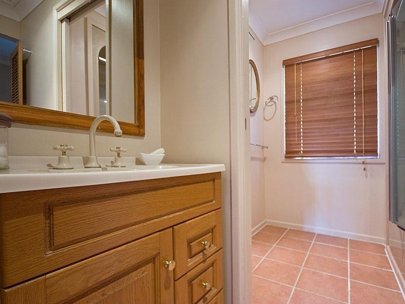 20 Barber Road, Ferny Hills QLD 4055