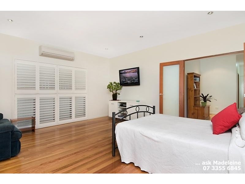 74 Palm Avenue, Shorncliffe QLD 4017