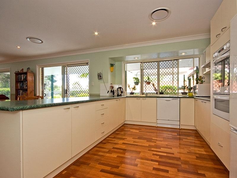 3 Brookland Close, Bridgeman Downs QLD 4035