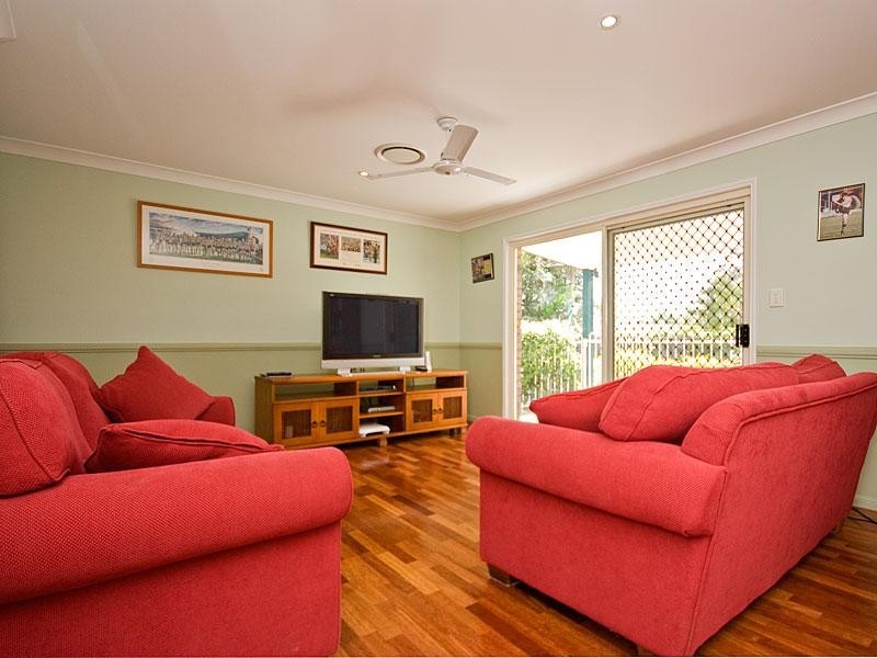 3 Brookland Close, Bridgeman Downs QLD 4035