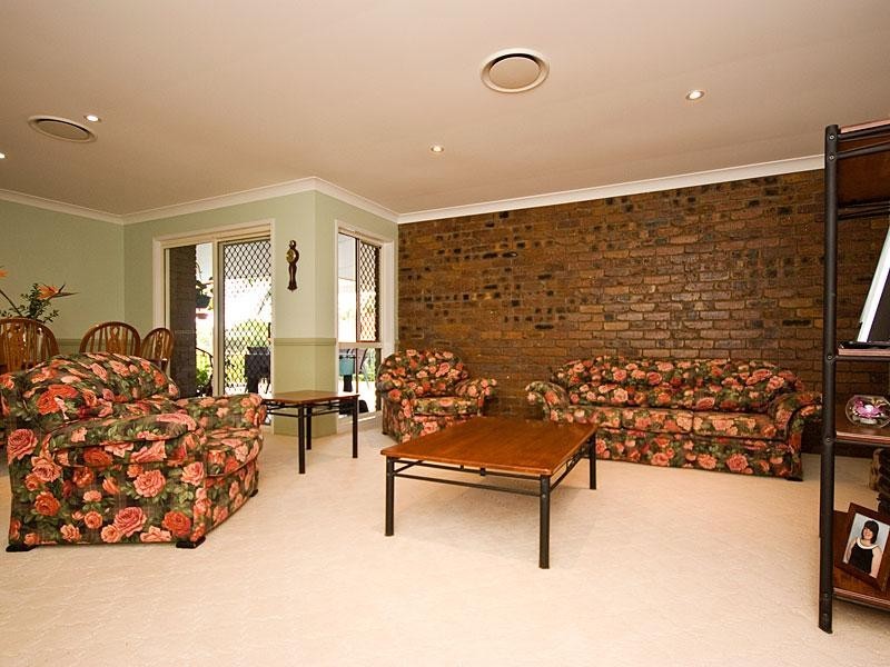 3 Brookland Close, Bridgeman Downs QLD 4035