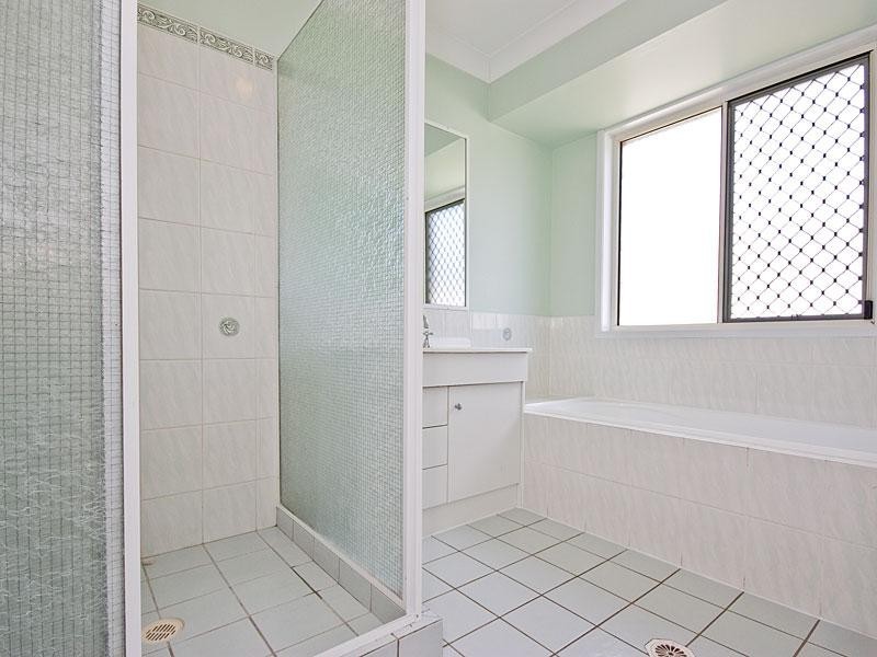 3 Brookland Close, Bridgeman Downs QLD 4035