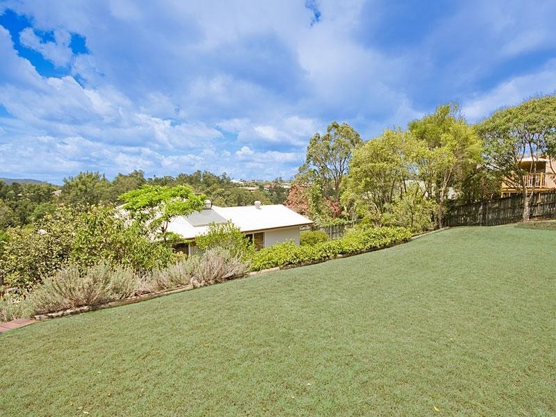 4 Glenwood Place, Ferny Hills QLD 4055