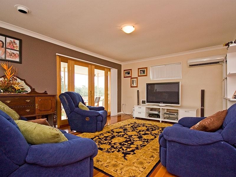 17 Loombah Crescent, Ferny Hills QLD 4055