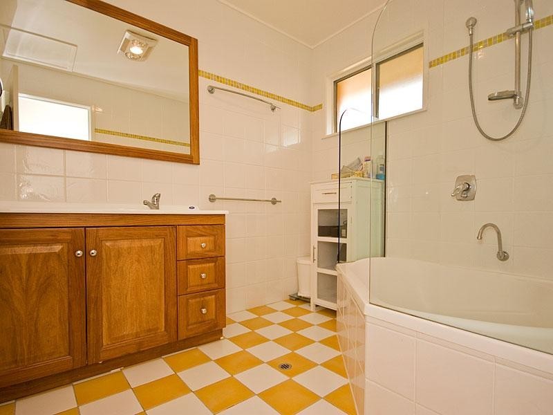 17 Loombah Crescent, Ferny Hills QLD 4055